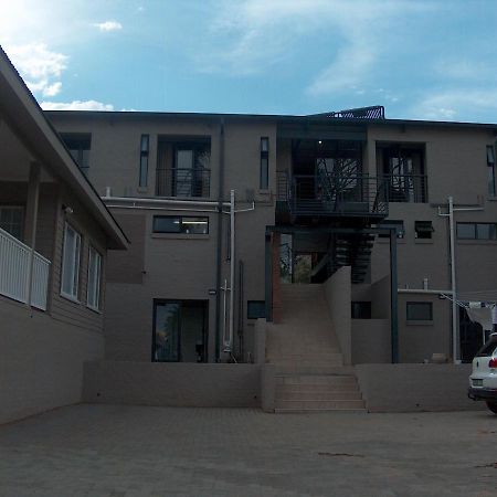 קלרנס The Courtyard Guest House מראה חיצוני תמונה
