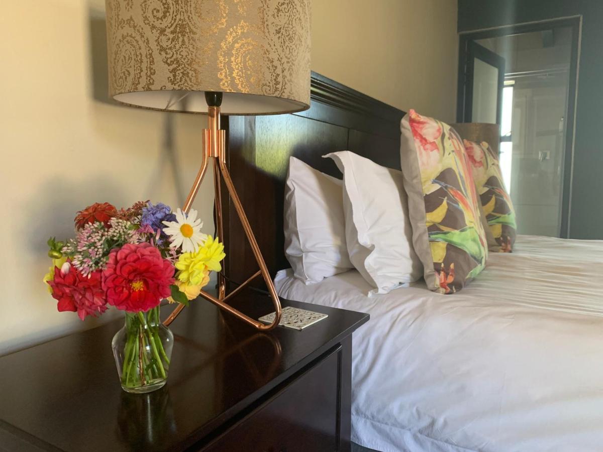 קלרנס The Courtyard Guest House מראה חיצוני תמונה