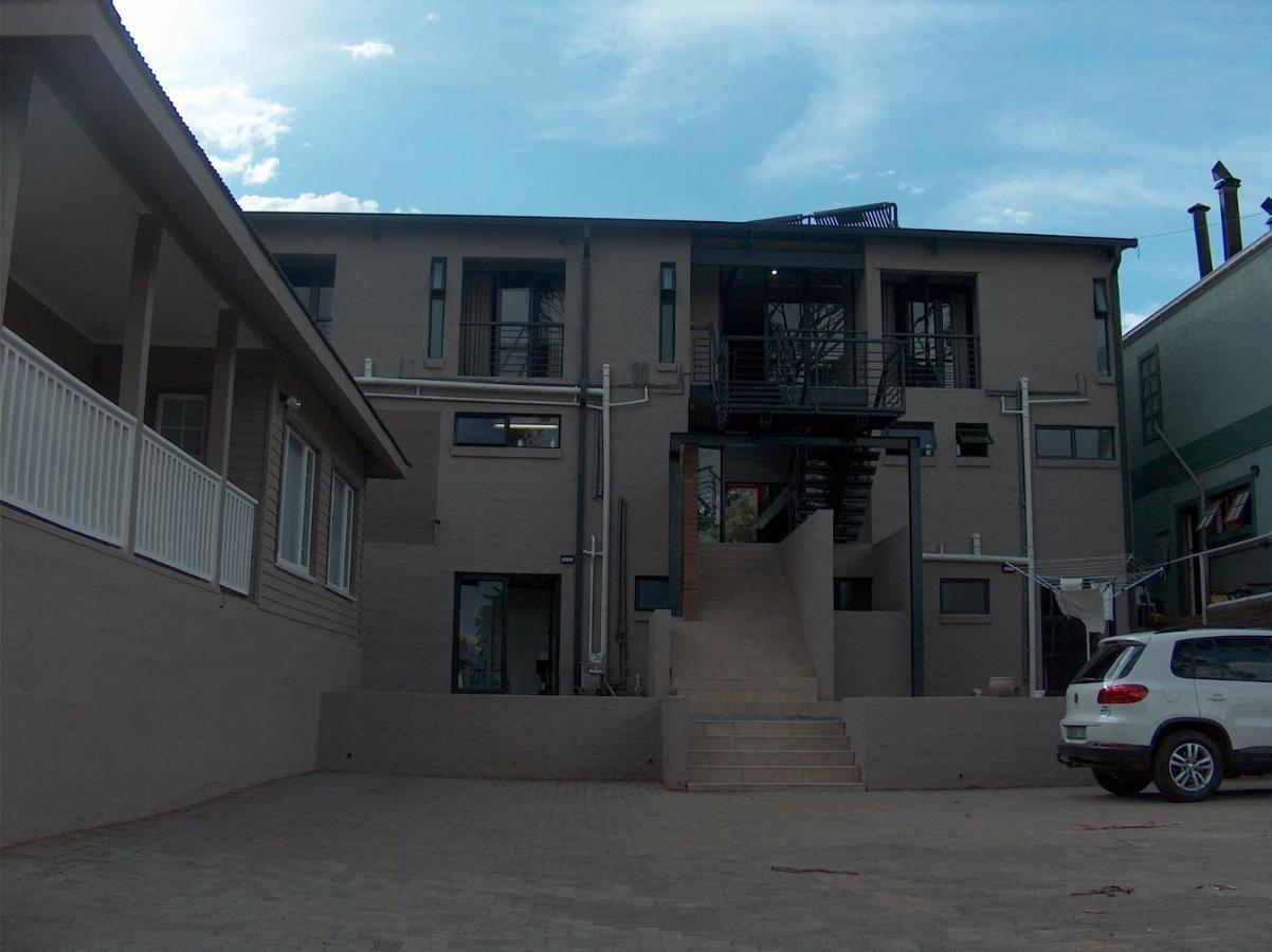 קלרנס The Courtyard Guest House מראה חיצוני תמונה