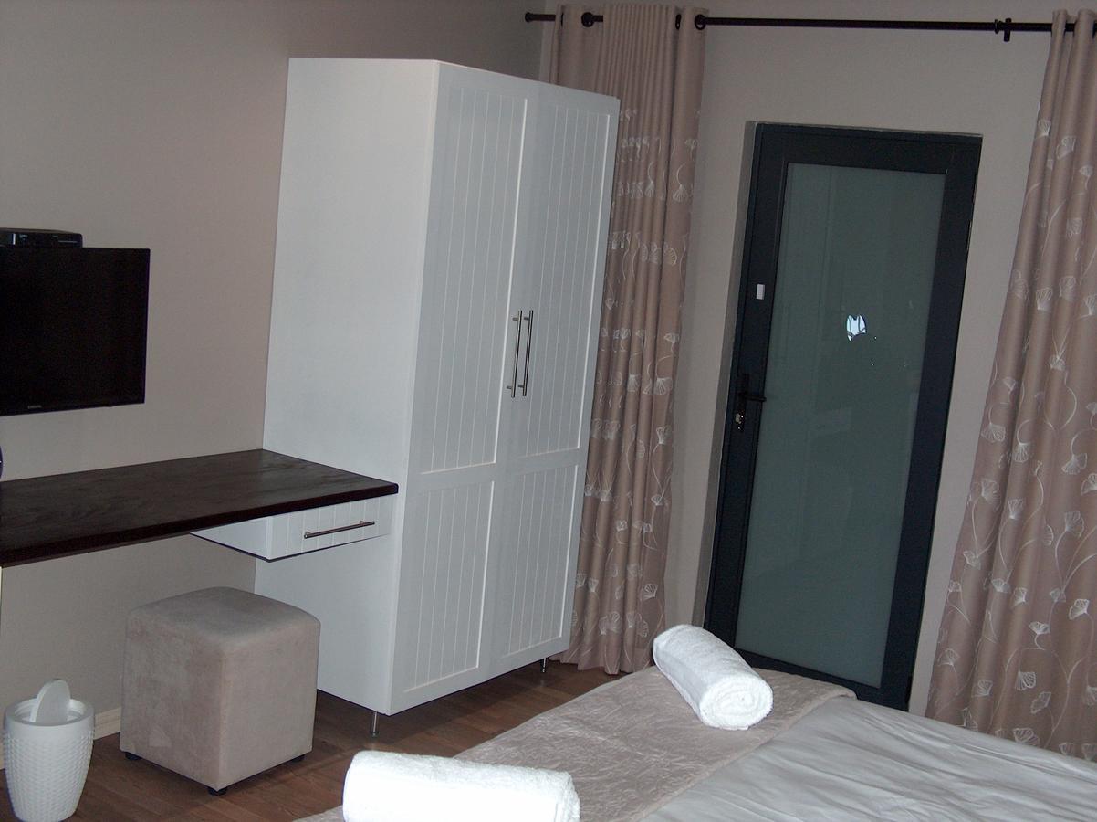 קלרנס The Courtyard Guest House מראה חיצוני תמונה